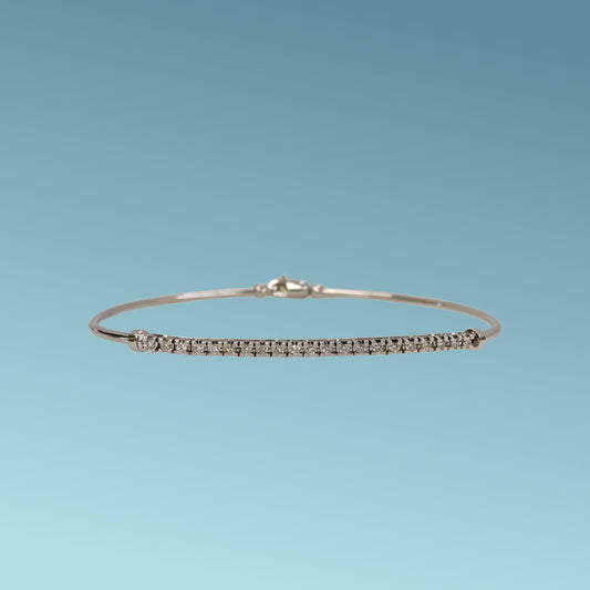 Bracciale semirigido in oro bianco 18kt di Meteore Gioielli con la parte centrale formata da una montatura tennis con diamanti naturali di 0.26 ct.