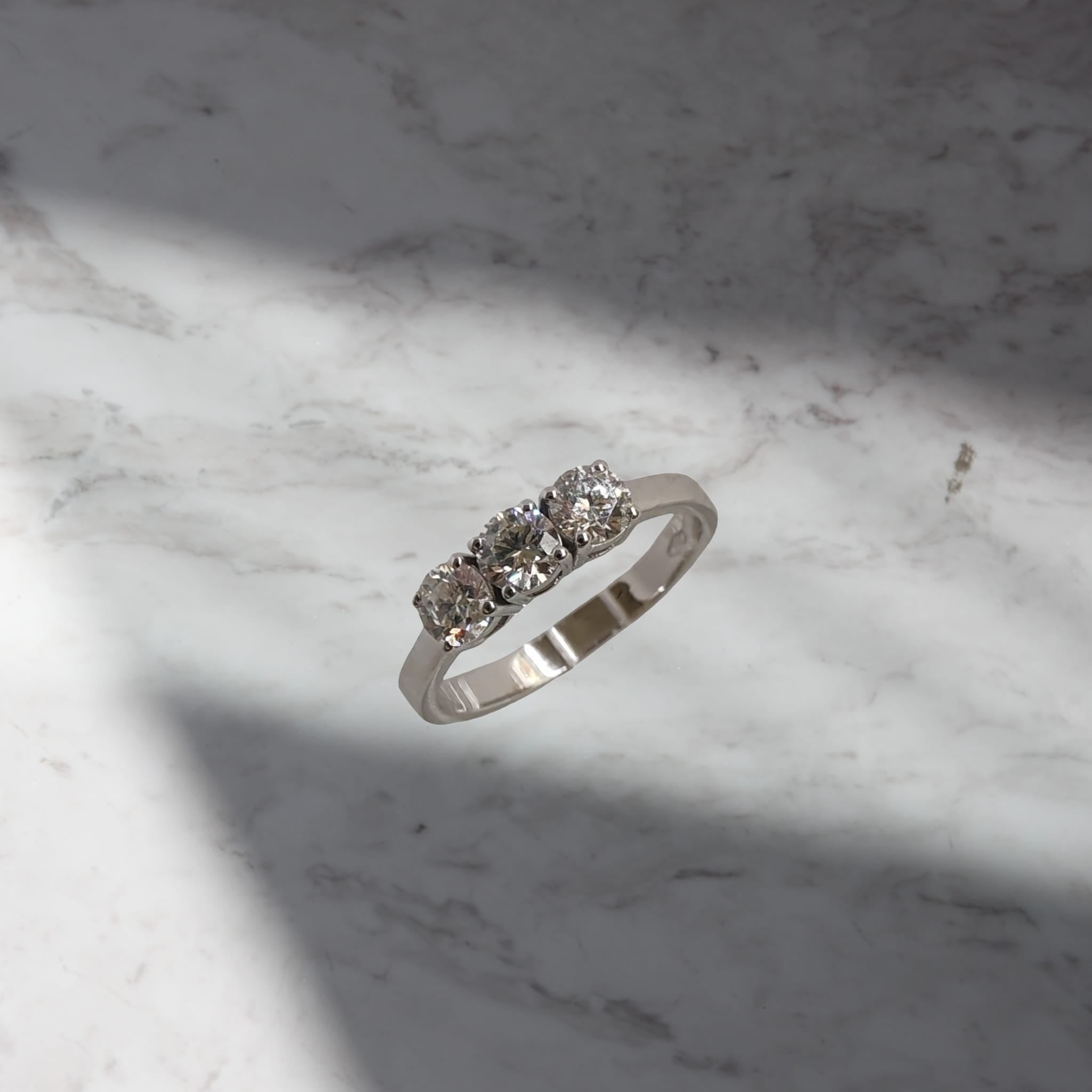 anello trilogy oro 18kt diamanti laboratorio 0.90ct D VS