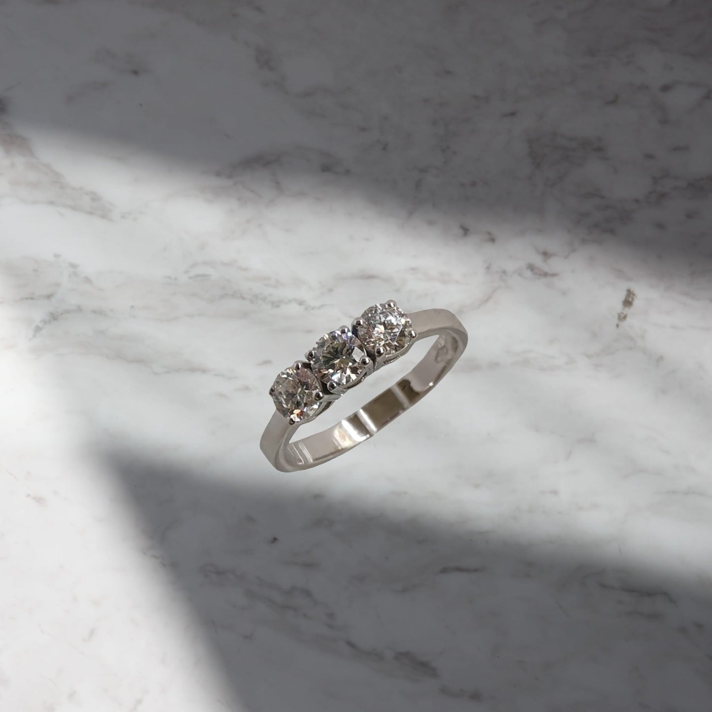 anello trilogy oro 18kt diamanti laboratorio 0.90ct d vs