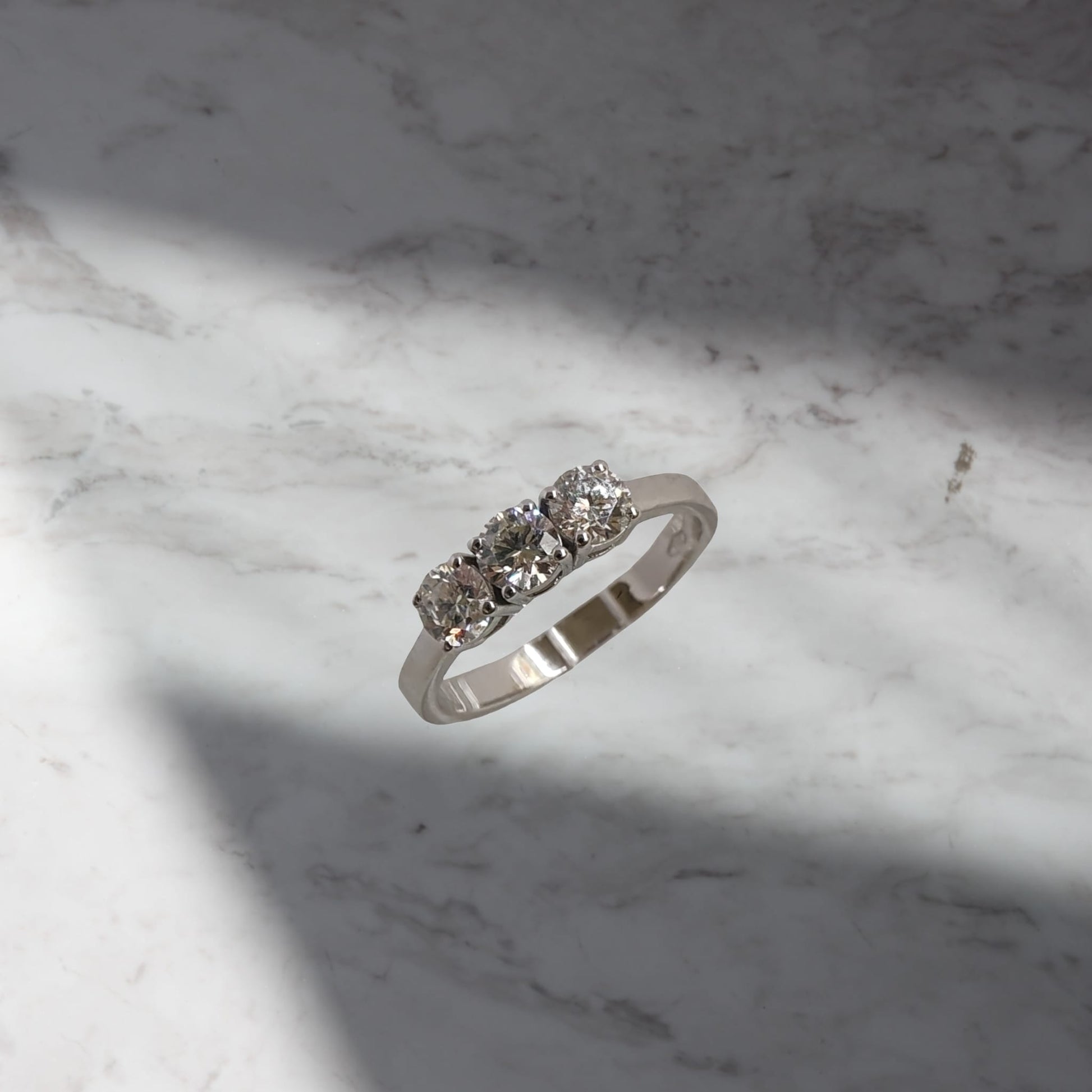 anello trilogy oro 18kt diamanti laboratorio 0.90ct D VS