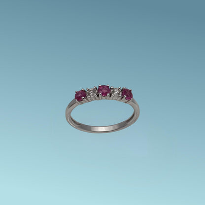 Veretta in oro bianco 18kt di Meteore Gioielli presenta 3 rubini naturali taglio brillante ct 0.35 alternati a 2 diamanti naturali taglio brillante ct 0.10