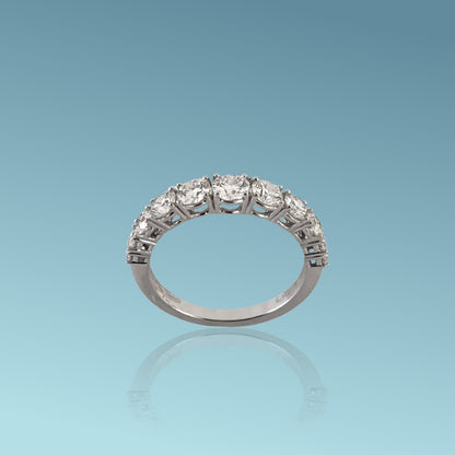 Anello Veretta in oro bianco 18kt di Mirco Visconti con Diamanti naturali taglio brillante di dimensioni diverse a scalare per un totale di 1.32 ct.