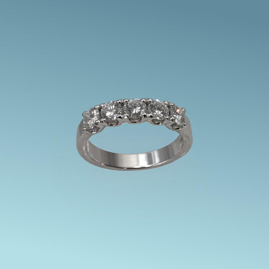 veretta in oro bianco 18kt di Meteore Gioielli presenta 5 Diamanti naturali taglio brillante per un totale di 0.92 ct G/VS