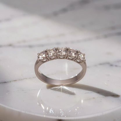Veretta oro bianco 18kt, 0,82 ct colore G purezza VS1. Diamanti naturali selezionati e certificati Meteore Gioielli. 
